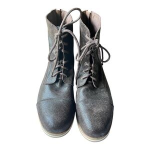Helm Brown Suede Cap Toe  Boots with Lace-Up Design Size 9.5 Preowned